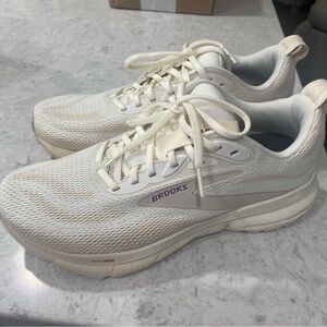 Brooks Women's Sneakers in Cream and White